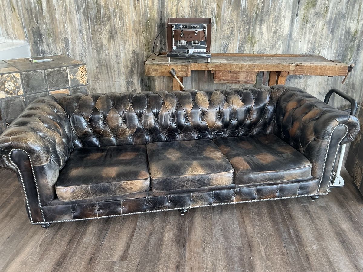 Chesterfield Divani: Chesterfield Sofa  – Usato da Hinteregg venduto da RomanoB 1