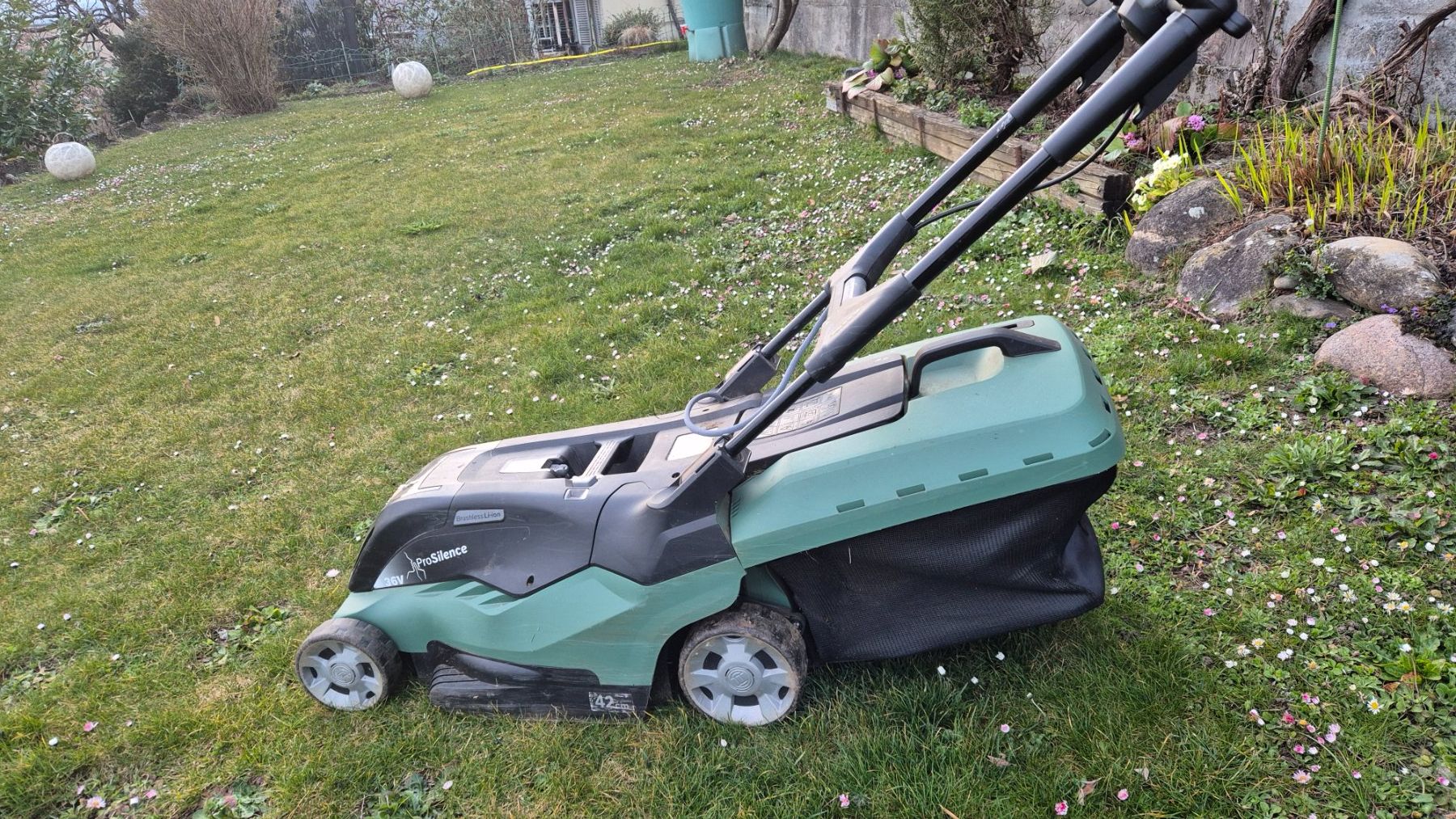 Bosch Rasenmäher: Akku Rasenmäher 36V – Gebraucht aus Steffisburg von