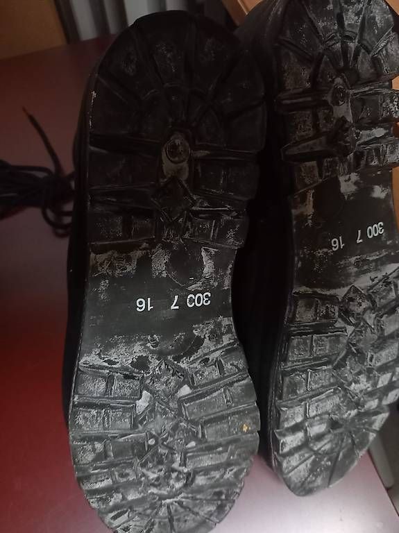 Scarpe da uomo: Kampfstiefel 90 300 (ca. Gr. 45) – Nuovo (secondo la descrizione) da Utzenstorf venduto da Werfer 1