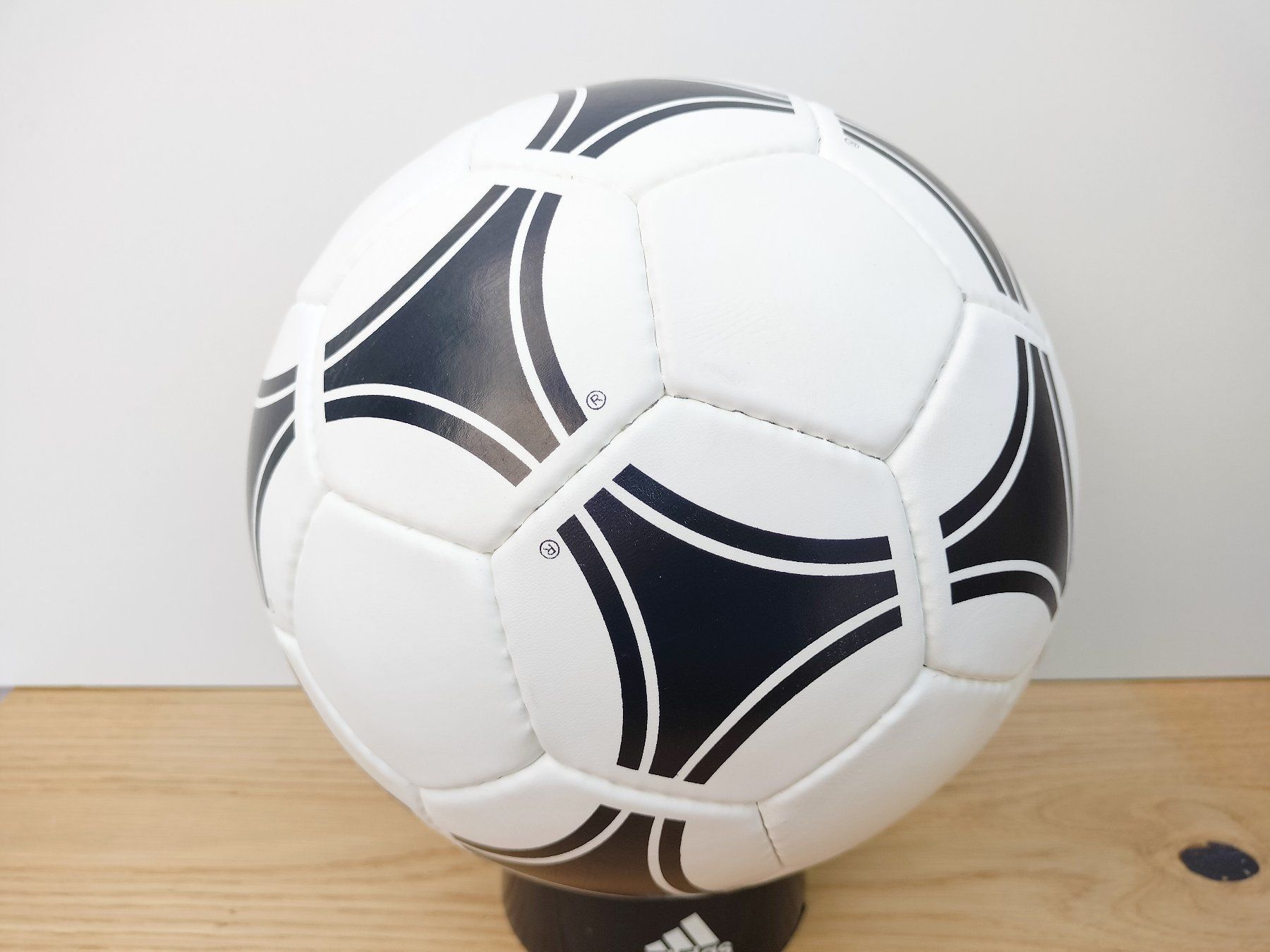 Adidas Bälle: Original Adidas Matchball EM 1984 – Gebraucht aus Wil SG von kaizzen 8