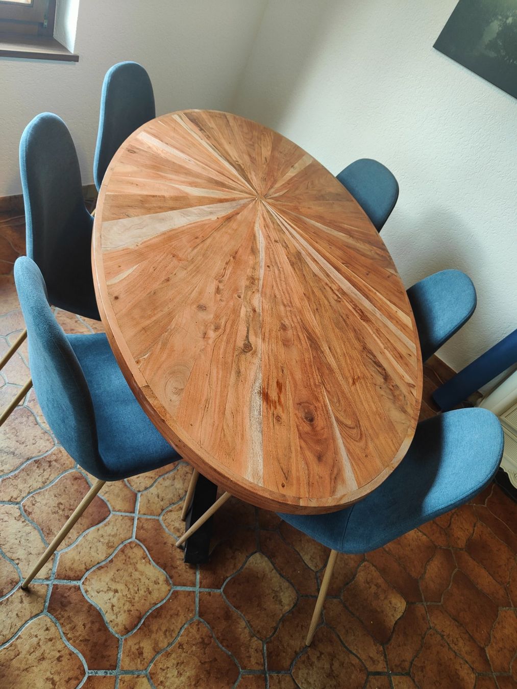 Set di tavolo e panche: Schöner Tisch mit Stühlen – Usato da Dittingen venduto da Don-Leon 1