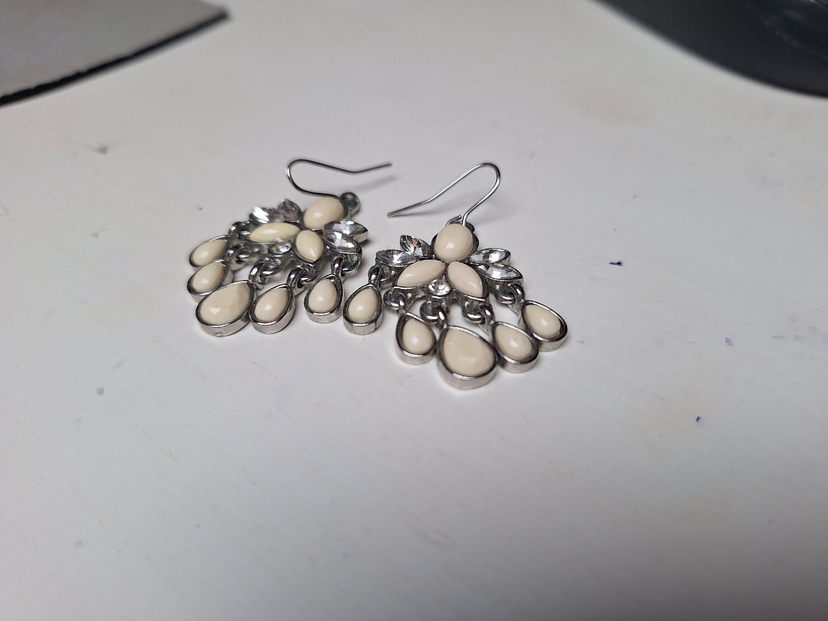Orecchini pendenti & Orecchini a lobo: Élégantes boucles d'oreilles pendantes – Usato da Crans VD venduto da Yobia8 2