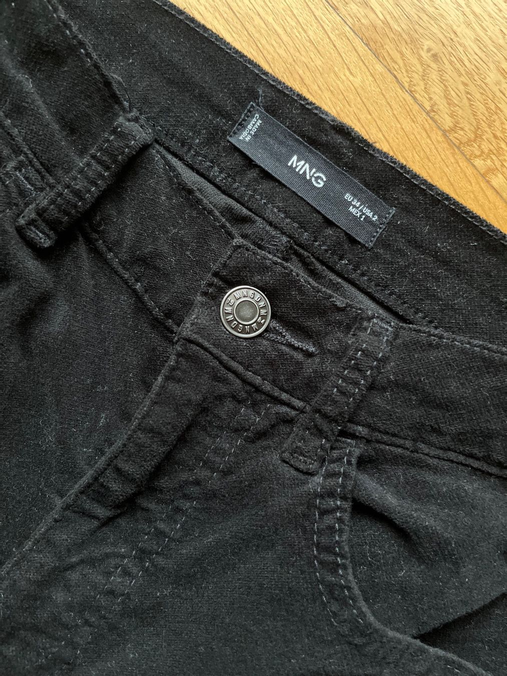 Mango Jeans: Mango velluto nero - 34 – Nuovo (secondo la descrizione) da Lausanne venduto da picola29 2