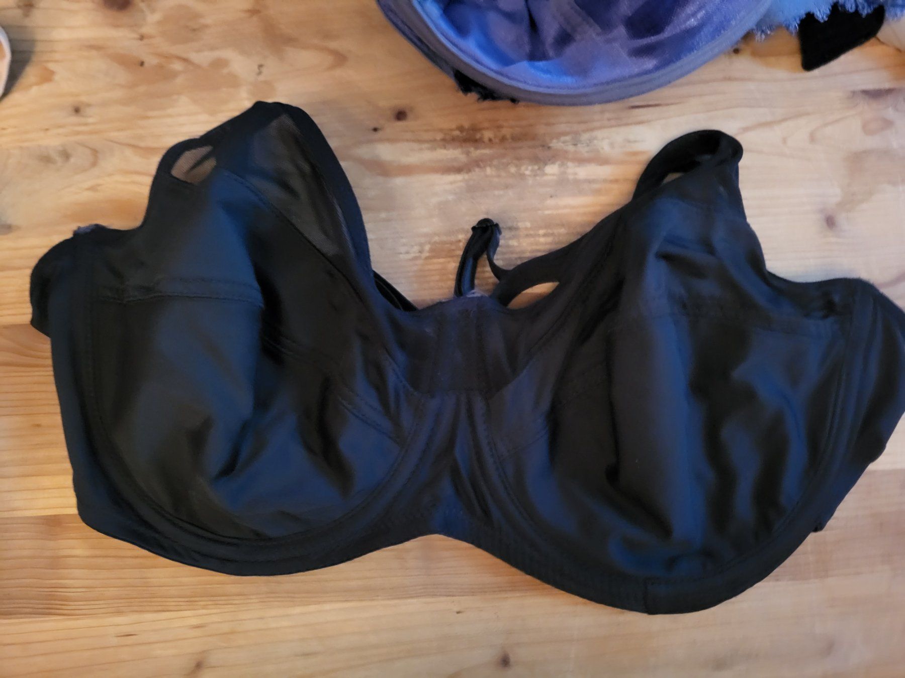 Kleiderpakete: 4 BHs ca. 95 C/D – Gebraucht aus Guggisberg von Aegertenlehn 5