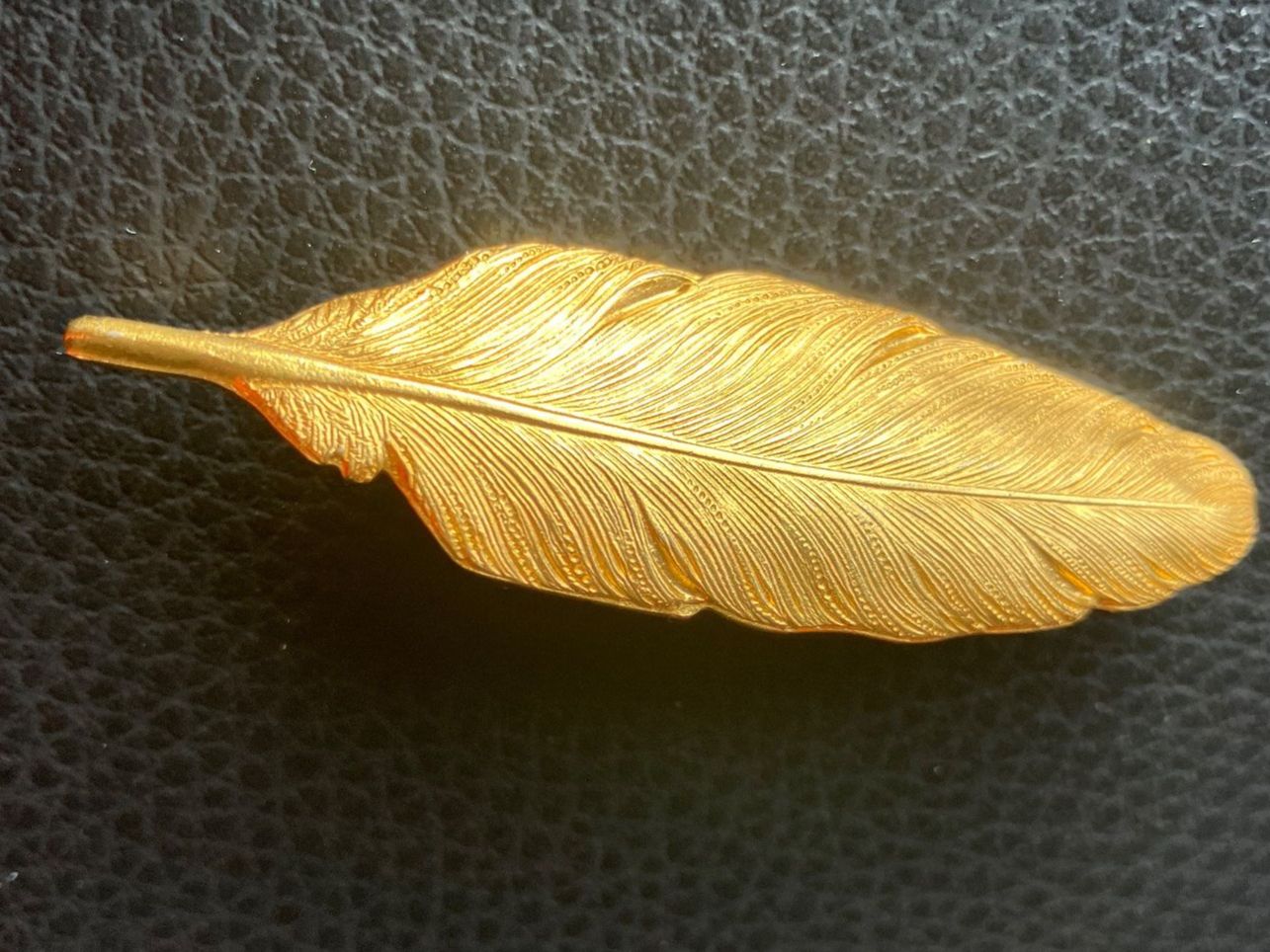 Spille & Fermagli: Broche plume dorée vintage - Élégance intemporelle – Usato da Peseux venduto da Chimon59 3