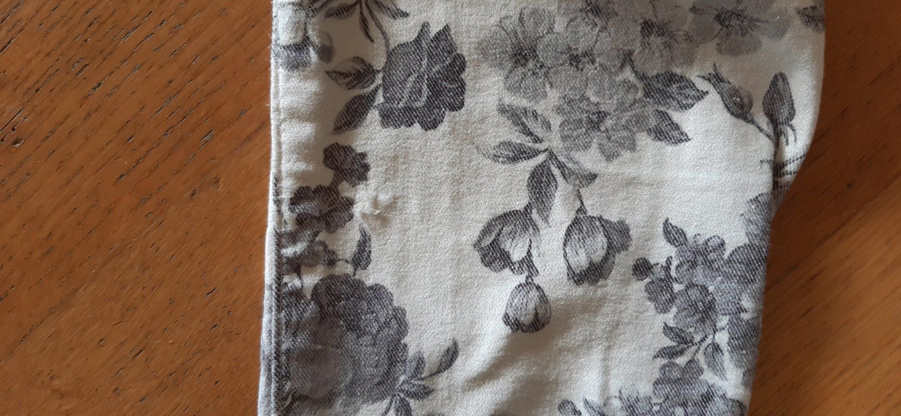 Comma Pantaloni: Hose Flowerprint comma – Usato da Alpthal venduto da Ing3_rid 5