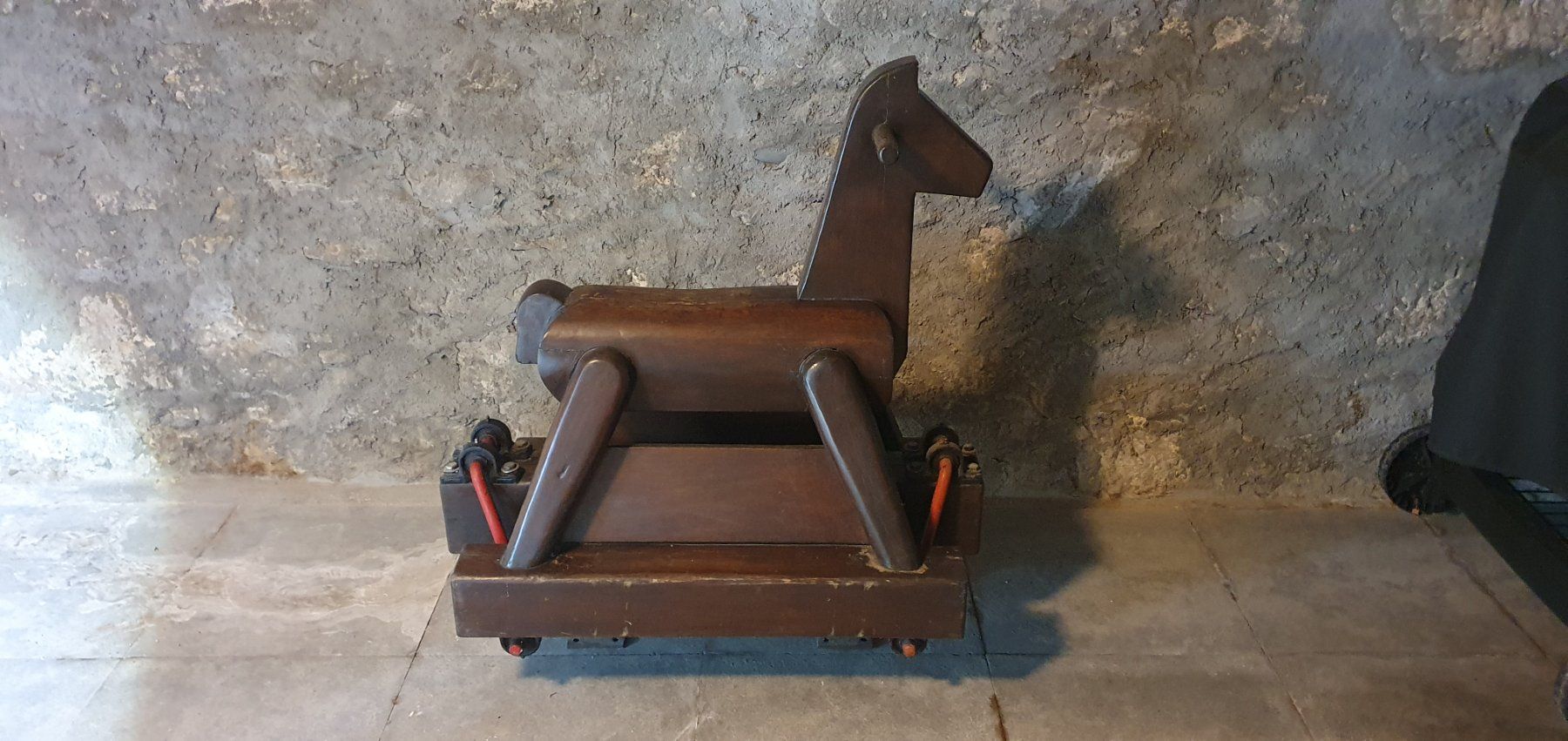 Giocattoli: Cheval à bascule en bois – Usato da Savagnier venduto da Claudibus