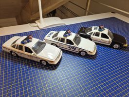 Ford Crown Victoria Police 1:24