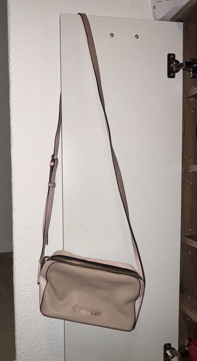 Calvin Klein Borse da donna: Calvin Klein Umhängetasche – Usato da Wetzikon ZH venduto da ruby.brukx