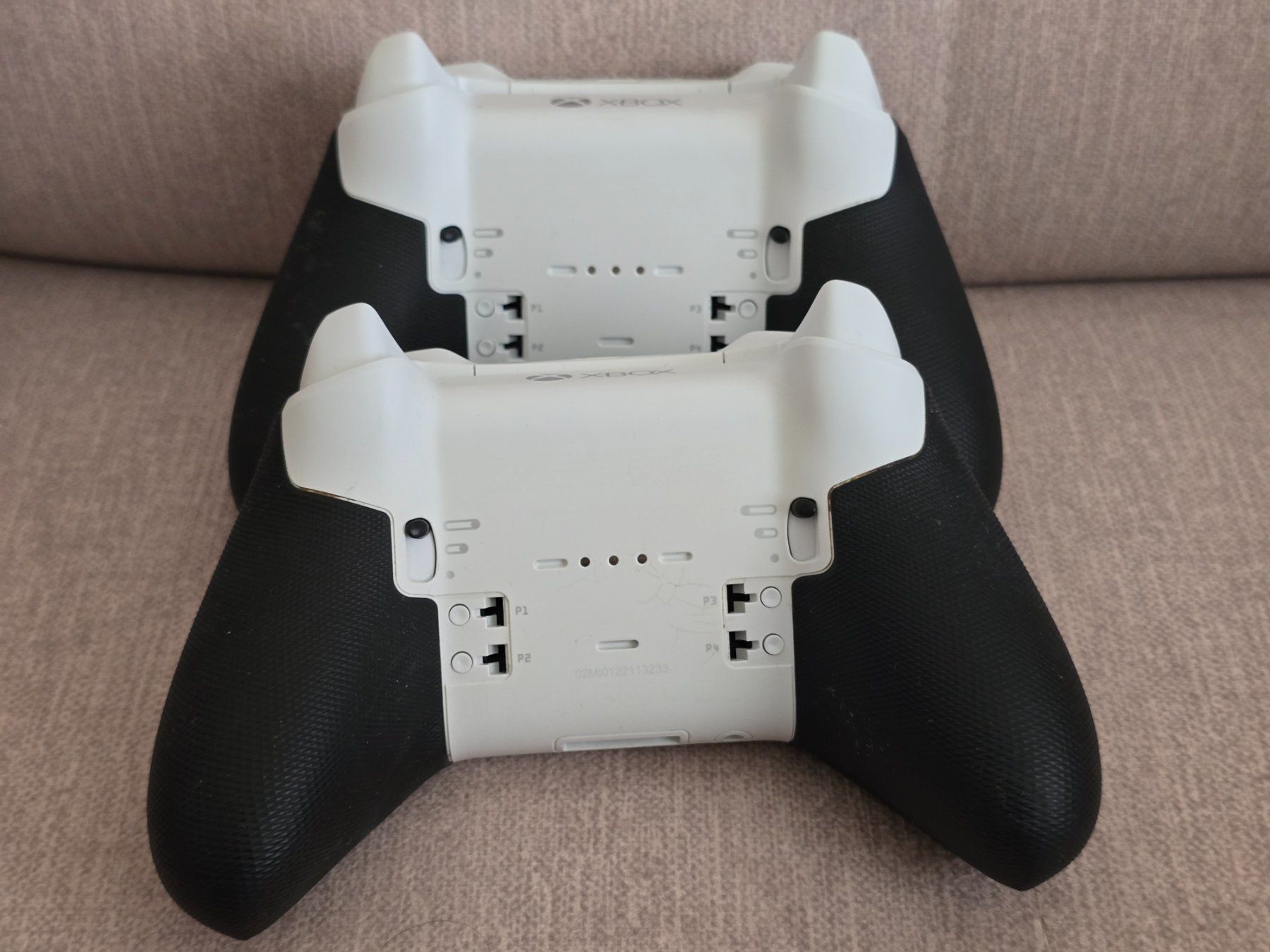 Microsoft Controller: 2 Xbox Elite 2 Core/sehr guter Zustand – Gebraucht aus Basel von Esmen 2