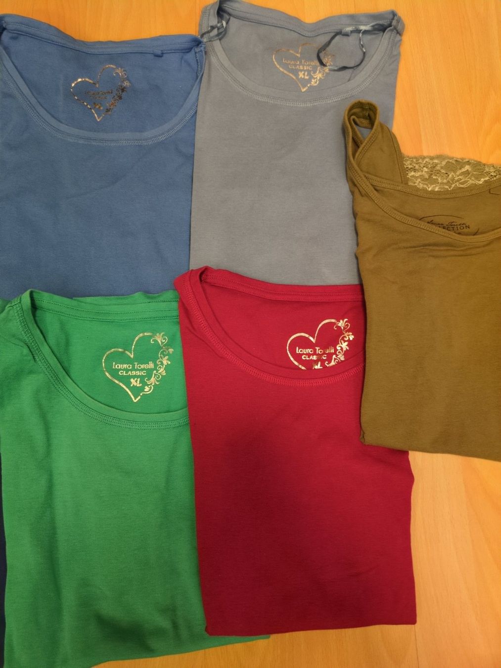 T-Shirts: 9 Laura Torelli Classic Shirts – Gebraucht aus Meilen von Karin_19 2