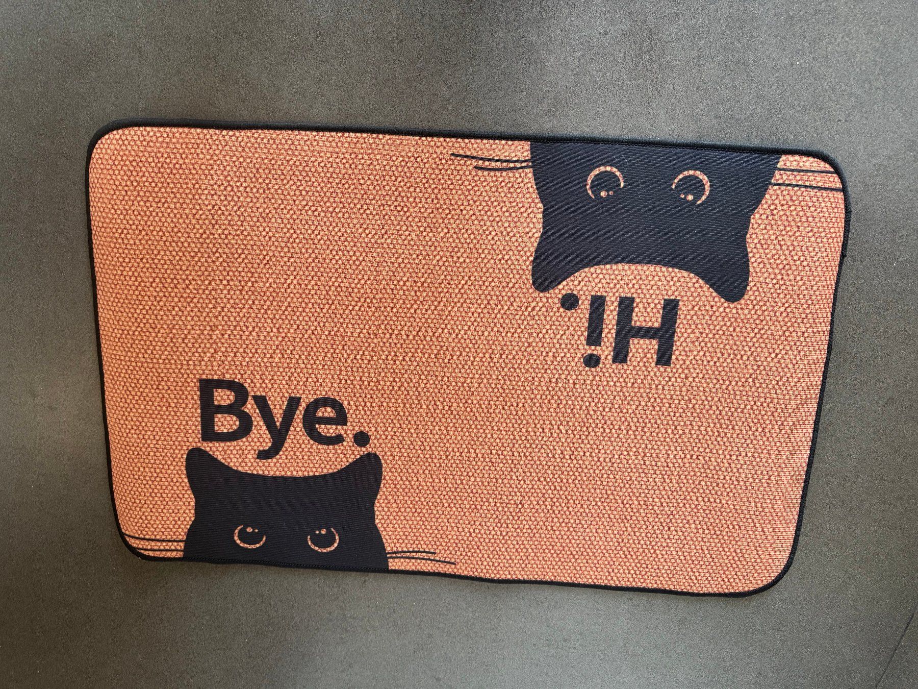 Teppiche: Fussmatte Teppich rotbraun "Bye-Hi" schwarze Katzen – Gebraucht aus Fribourg von tschjoly