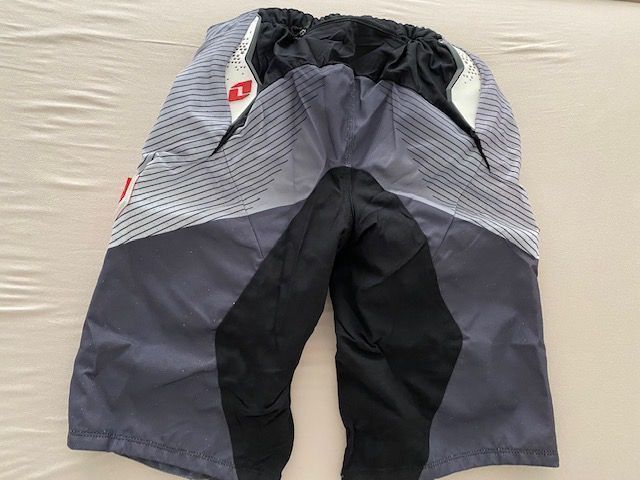 Hosen: Reactor downhill bike shorts – Gebraucht aus Dallenwil von ZD2019 1
