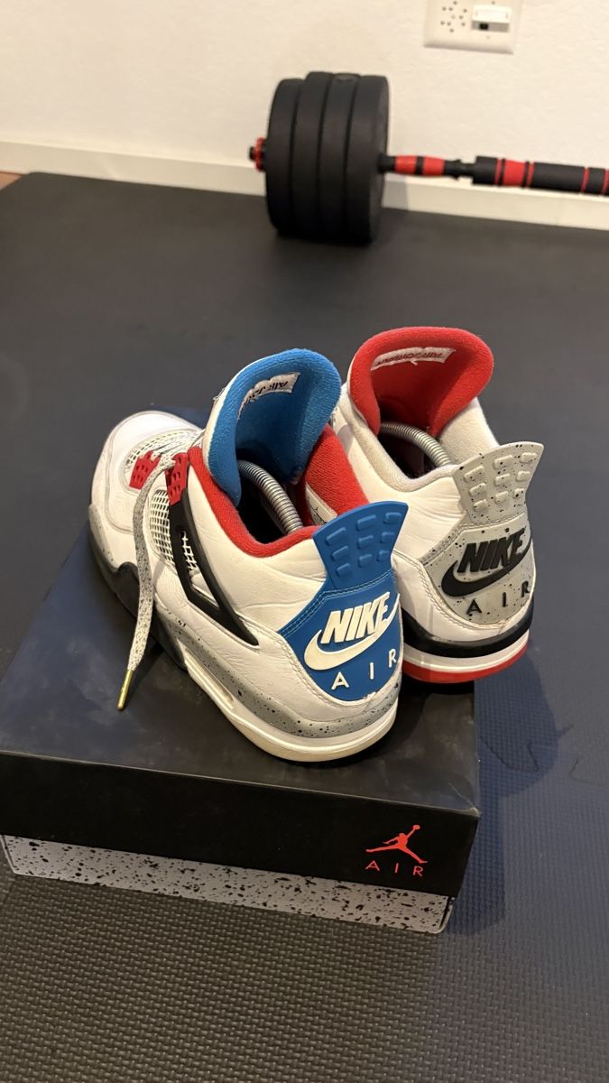 Jordan Chaussures hommes: AIR JORDAN 4 RETRO – D'occasion à Bitsch par triplesampi