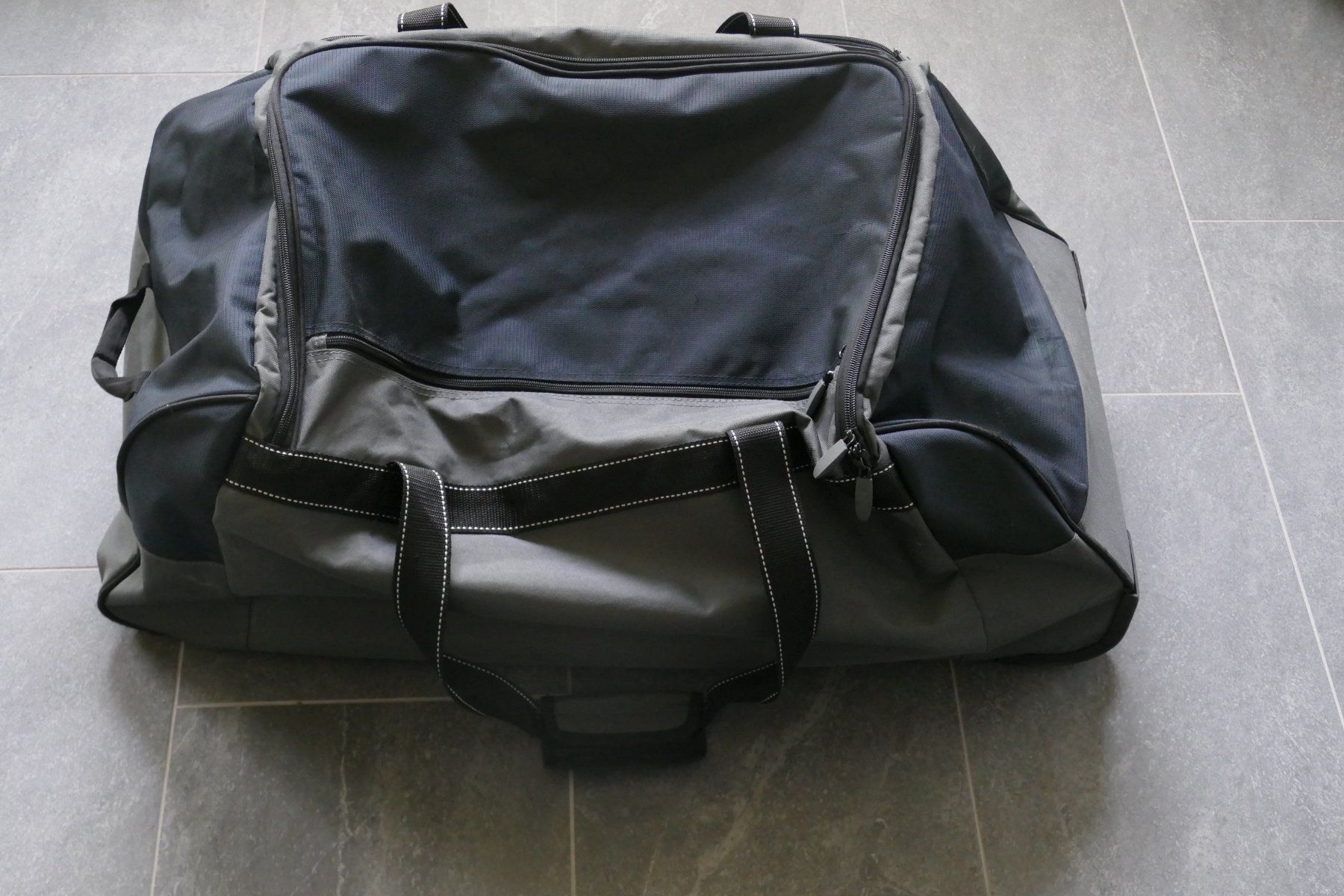 Sacs: Grosse Reisetasche mit Rädern – D'occasion à Fraubrunnen par clamar3 5