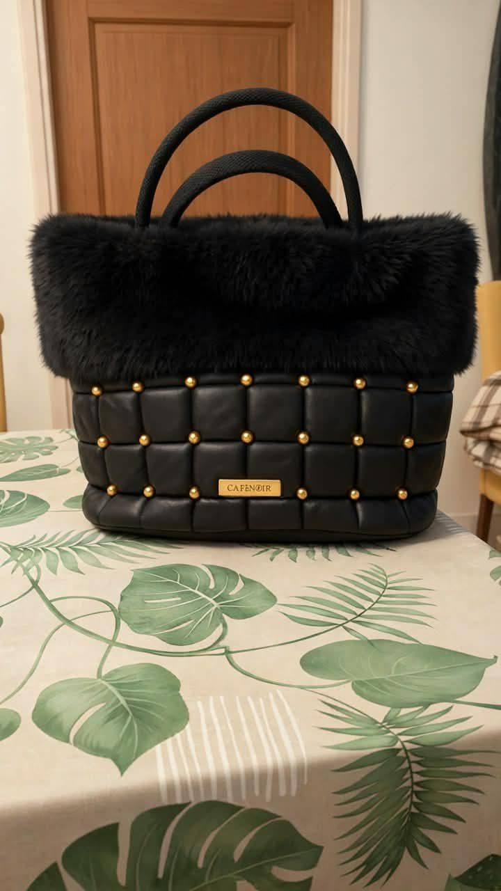 Borse da donna: o	Borsa a mano CafèNoir nera con borchie e inserti in pell. – Nuovo (secondo la descrizione) da Stabio venduto da mau_f5y5 2