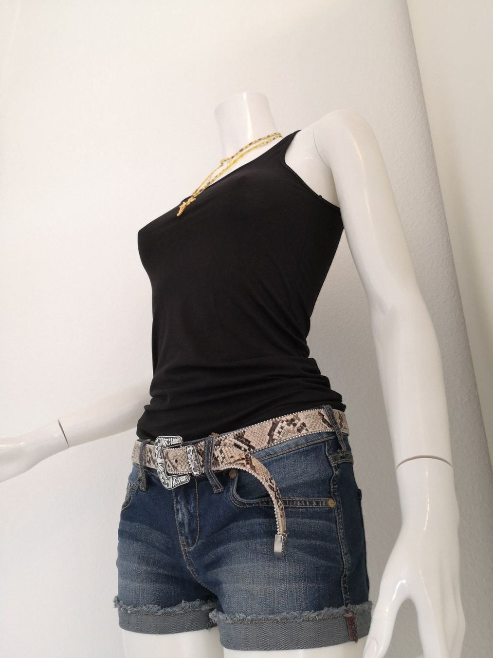 Mango Top: 🤩MANGO BASIC STRETCH TRÄGER TOP SCHWARZ NEU & CHANEL P. – Nuovo (secondo la descrizione) da Olten venduto da Naja-Twins-Twins 4