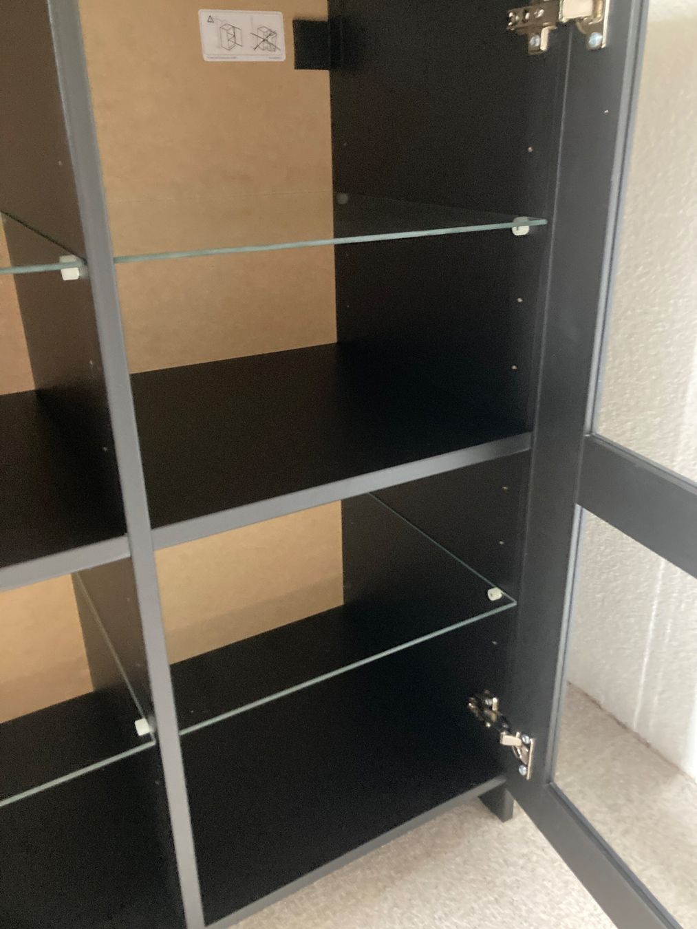 Ikea Armadi: schwarzer Schrank mit Türen/Glas – Usato da Benglen venduto da fla_5n7c 5