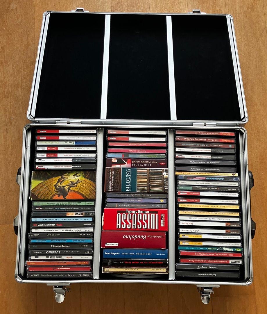 Valises de voyage: Alu-Koffer mit 41 CDs – D'occasion à Au ZH par Enillo
