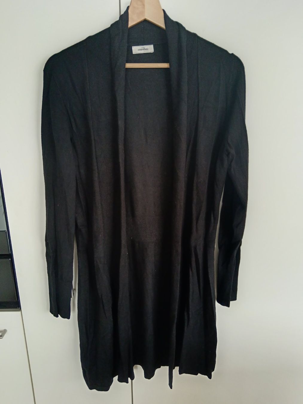 Tchibo Giacche: Schwarzer Cardigan / Strickjacke, lang, Tchibo, Grösse 36/38 – Usato da Schattenhalb venduto da kai_v59l