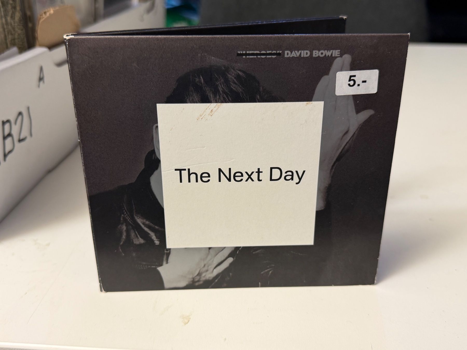 CDs: David Bowie - The Next Day - Deluxe Edition - HB21C – D'occasion à Küsnacht ZH par Jazztilldawn