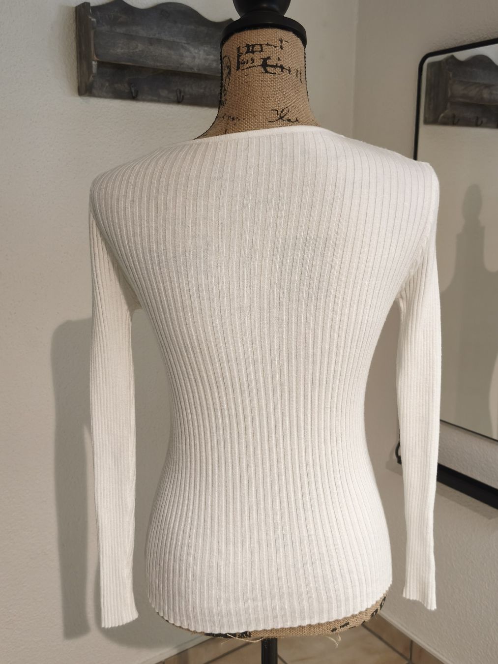 Pulls & Sweat-shirts: Damen Pullover weiss Grösse M mit V-Ausschnitt – Neuf (Voir description) à Emmetten par SecondhandSiska 2
