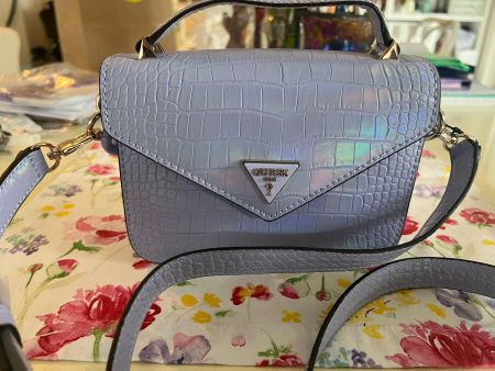 Guess mini Bag in Flieder ungetragen