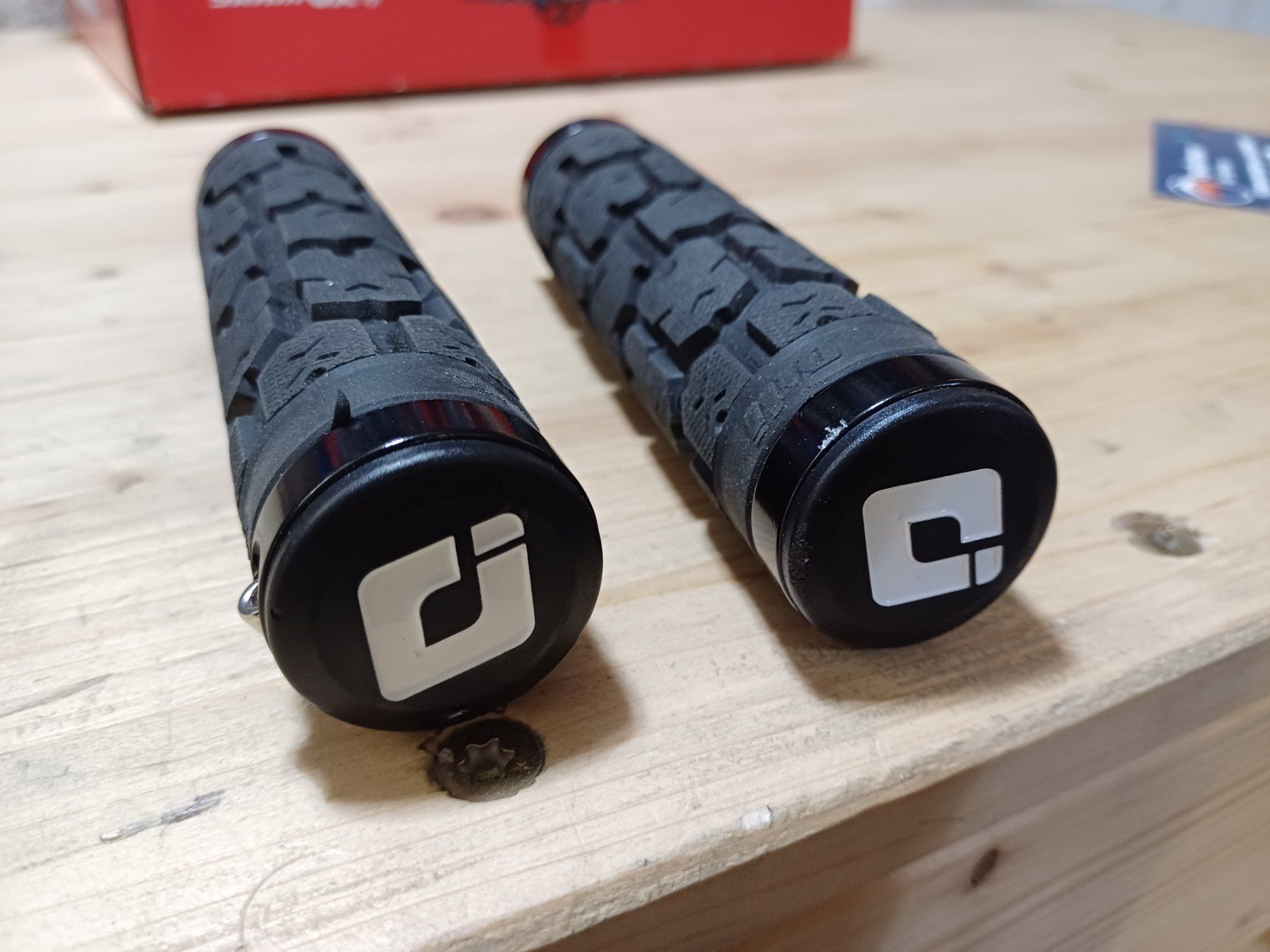 Pezzi di ricambio: Grips VTT ODI Lock On – Nuovo (secondo la descrizione) da Ferreyres venduto da Geek_Inside 1