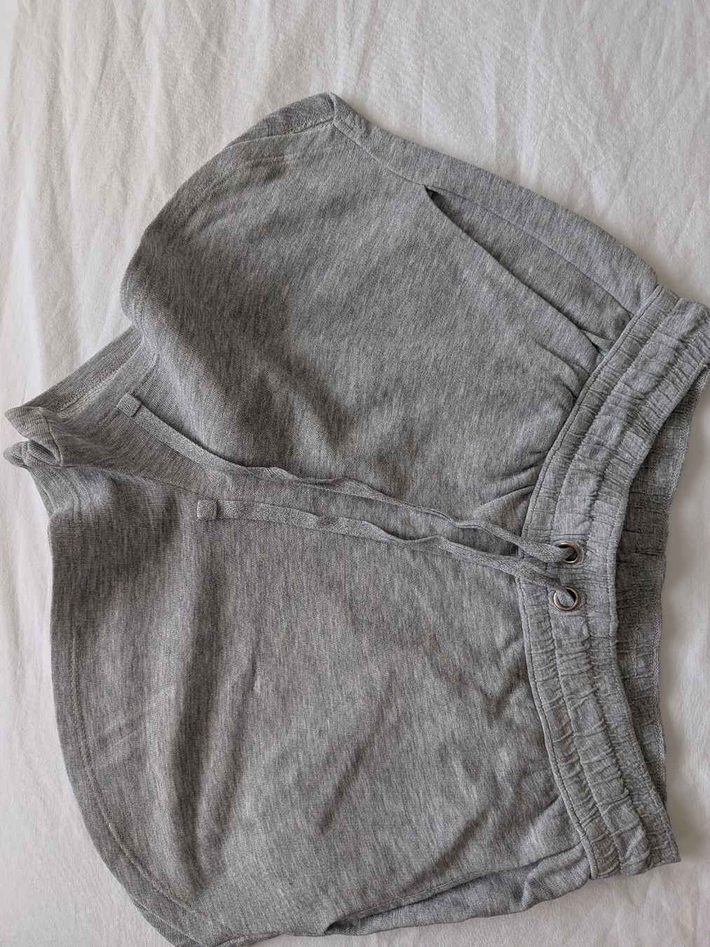H&M Pantaloni: Shorts grey H&M size S good condition – Usato da Wettingen venduto da ann_hzb5
