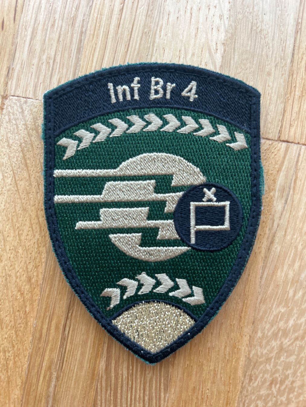 Schweizer Armee Toppe: Patch Schweizer Armee Infanterie – Usato da Hausen am Albis venduto da MACV62