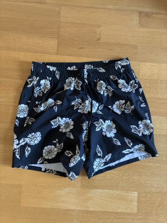 Badeshorts Hollister Blumenmuster Grösse S guter Zustand