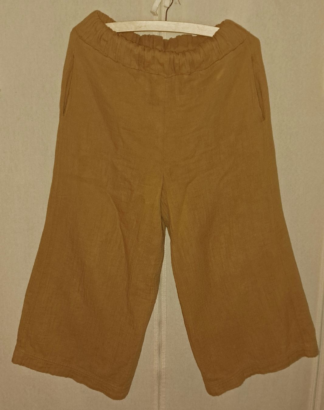 Hosen: Luftige Hose, fair fashio und bio – Gebraucht aus Richterswil von Viorella 2