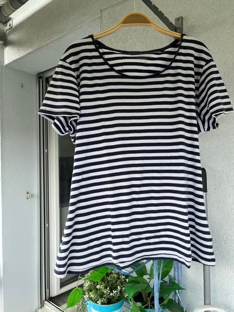 T-shirt: 4 super Damen-Shirts XL, teils Ringelshirts – Usato da Winterthur venduto da amozart