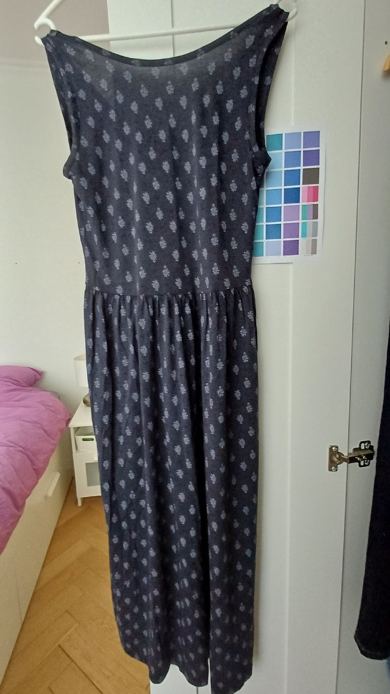 Sessun Vestiti: Robe Sessùn marine – Usato da Genève venduto da njia