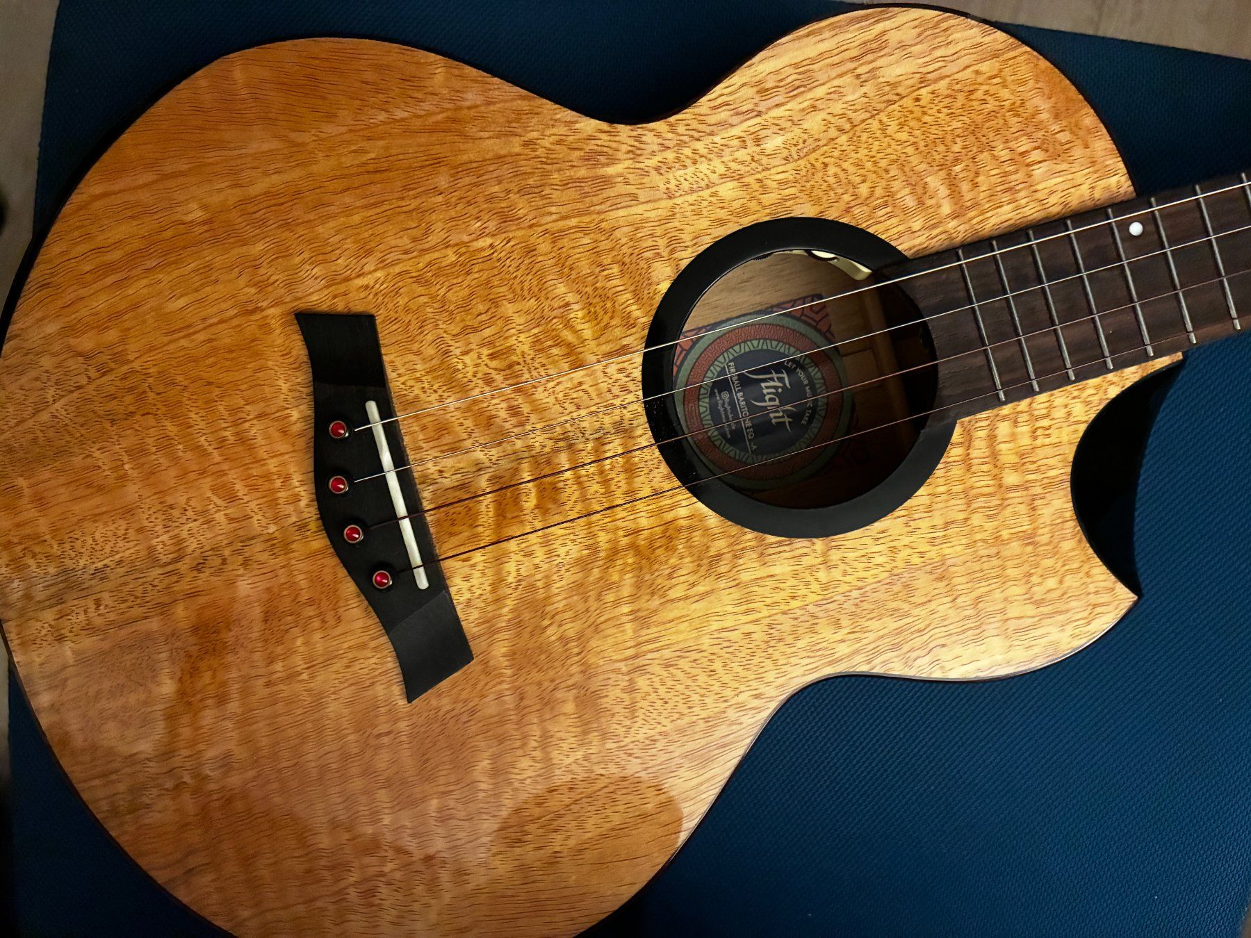 Strumenti musicali: Flight Fireball EQ-A Baritone Ukulele – Usato da Zürich venduto da Ghiekorggmail