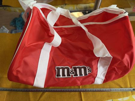 Sac M&M's rouge, idéal pour le sport et les voyages