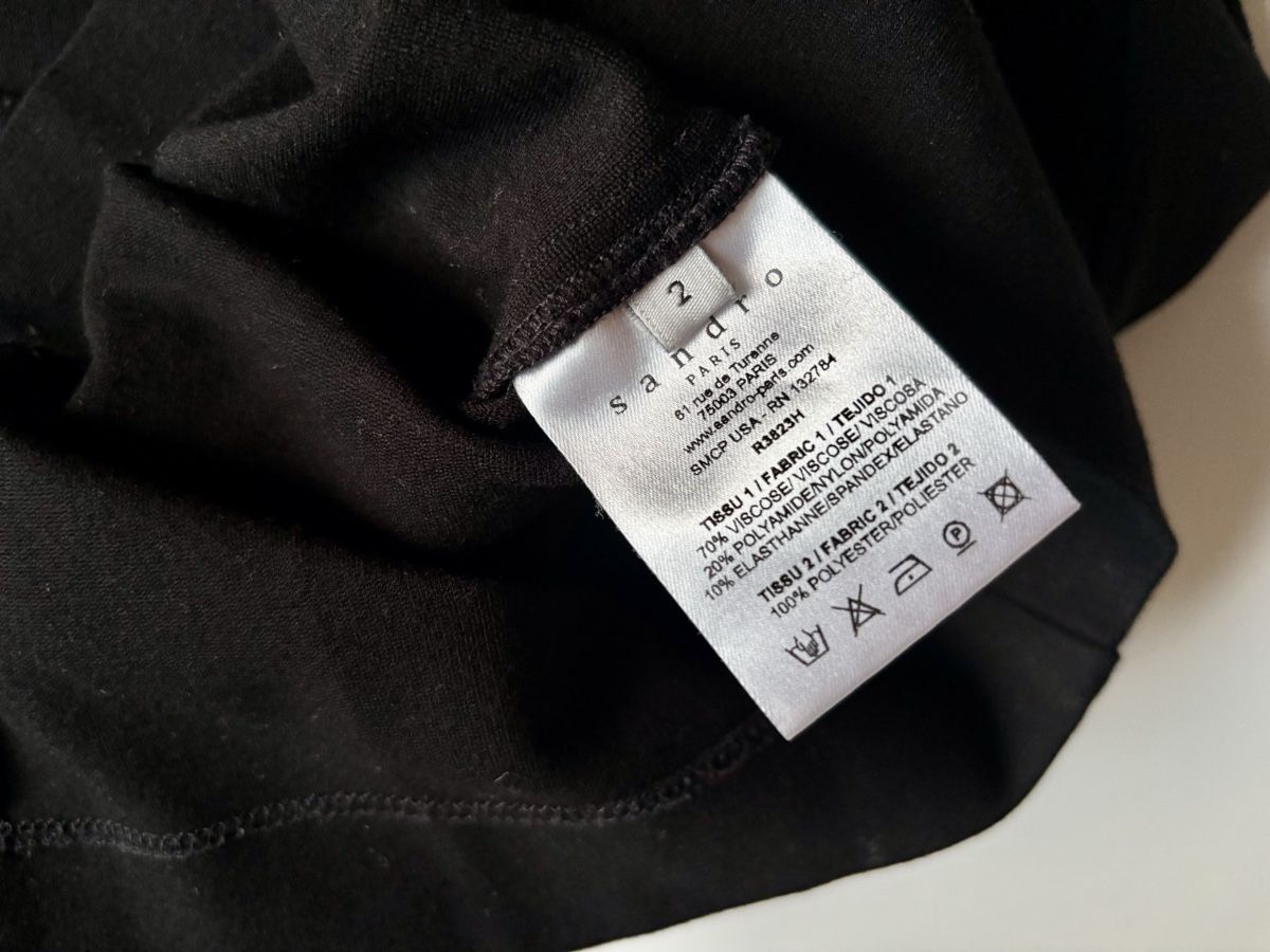 Sandro Robes: Sandro schwarzes Kleid mit Schal T2 – Neuf (Voir description) à St. Gallen par maryloewe 3