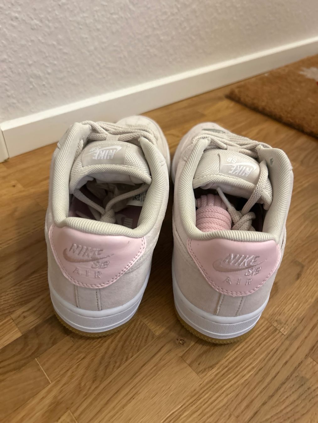 Nike Herrenschuhe: Nike Air Force 1 / 42.5 – Neu und originalverpackt aus Bottmingen von Warta 2
