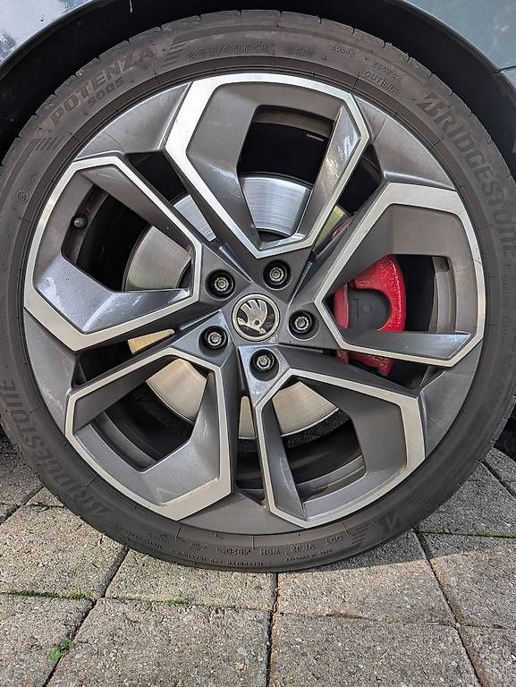 Skoda Pneumatici & Ruote complete: Roues complètes de Skoda Octavia RS – Usato da Neuchâtel venduto da DD_ 1
