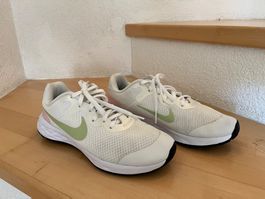 Nike Damen Laufschuhe, Gr. 39, neuwertig