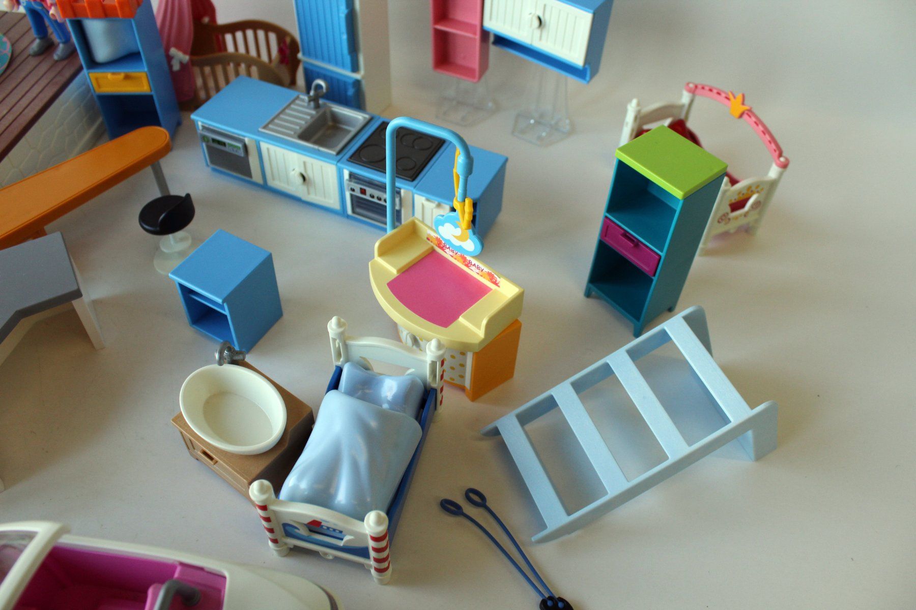 Playmobil Giocattoli: PLAYMOBIL - Konvolut mit Auto, Möbel, Pool – Usato da Roggwil BE venduto da Hemhem 7