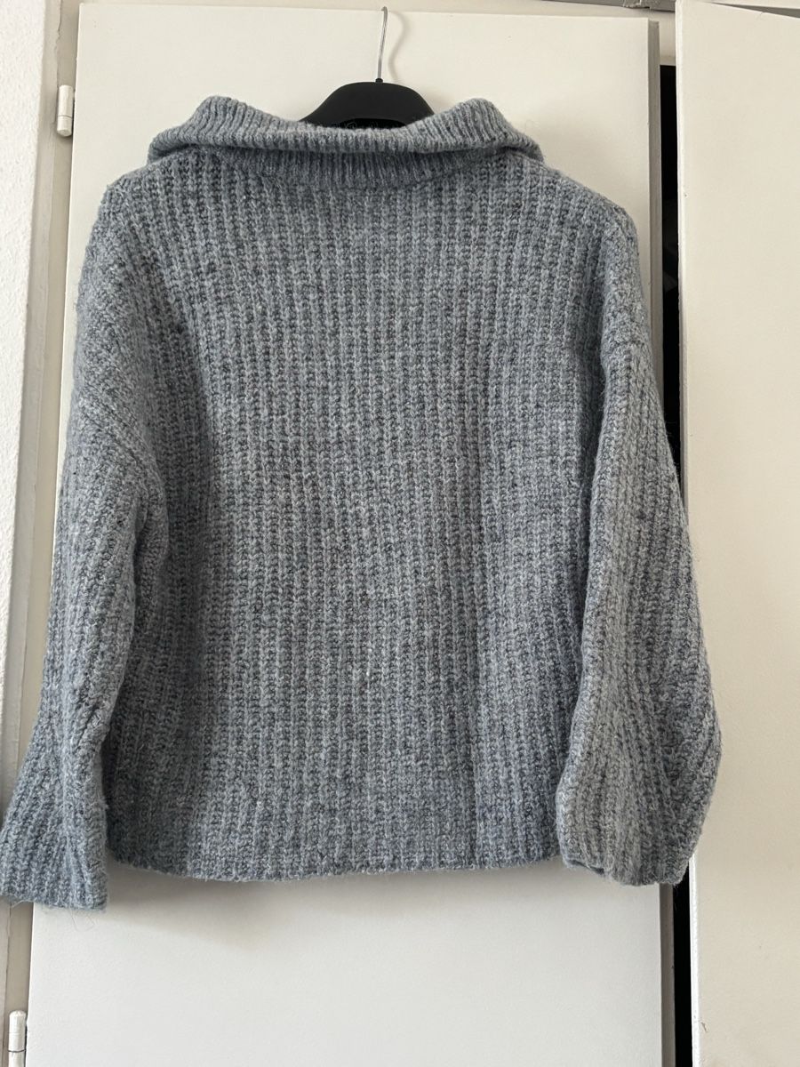 Pull&Bear Pulls & Sweat-shirts: Pull&Bear pull bleu col montant fermeture éclair taille XS-S – Neuf (Voir description) à Lausanne par LILI0125 1