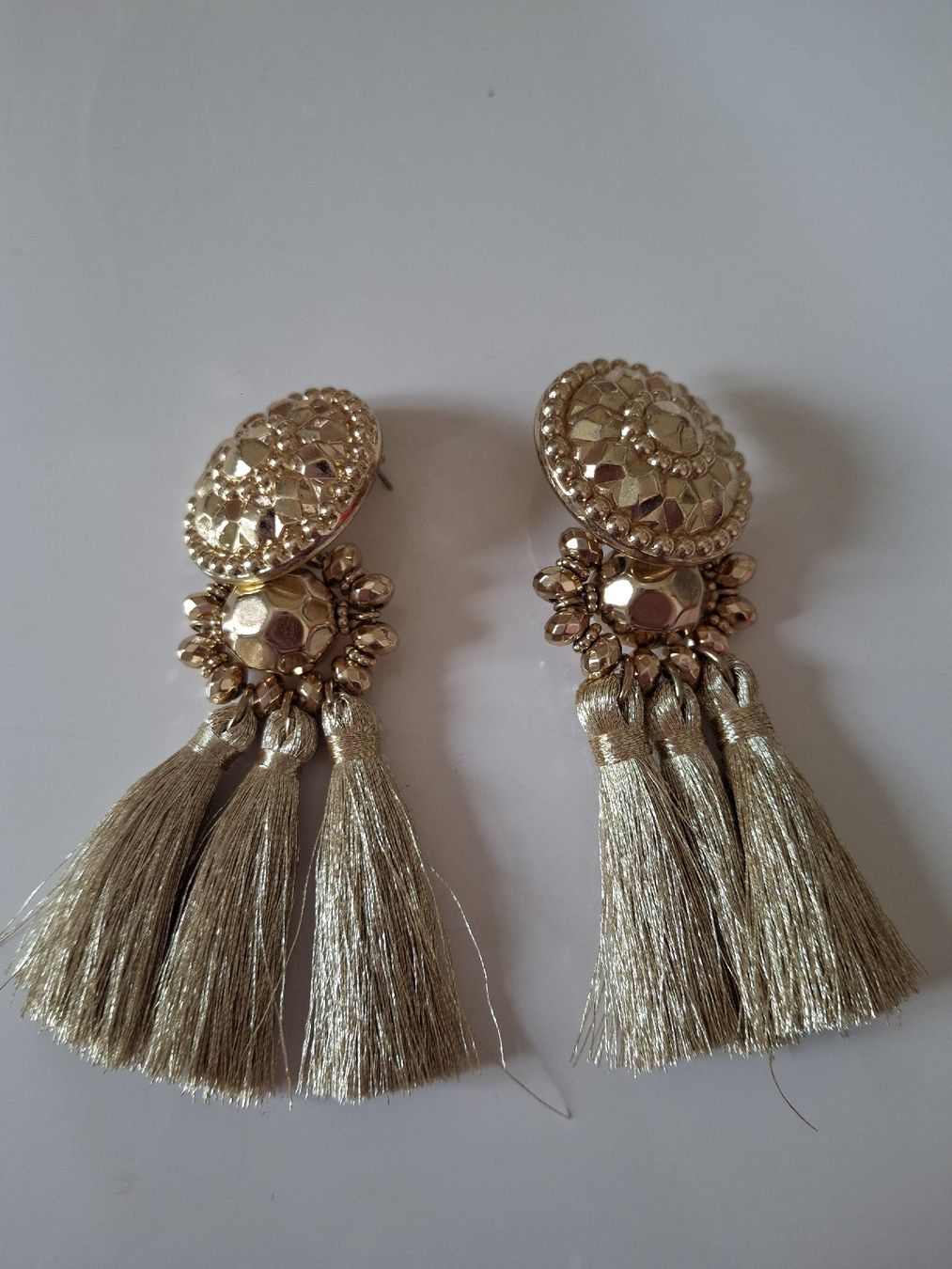 Ohrringe & -stecker: Boucles d'oreilles dorées pompons – Gebraucht aus Lausanne von Cognitia 1
