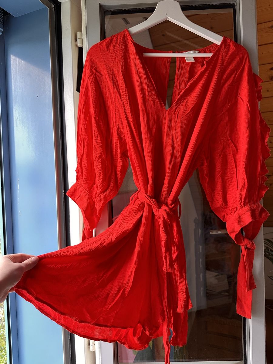 H&M Jumpsuits: Roter Playsuit mit Band für Taille – Gebraucht aus Zürich von BettinaMarie2308