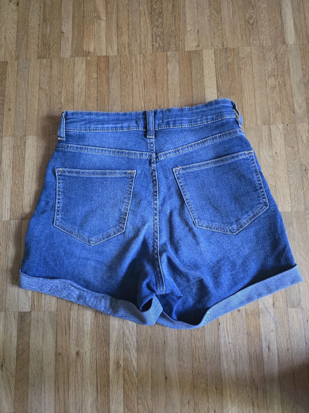 H&M Jeans: Tolle H&M Shorts in Gr.36 – Usato da Dübendorf venduto da jep76 1