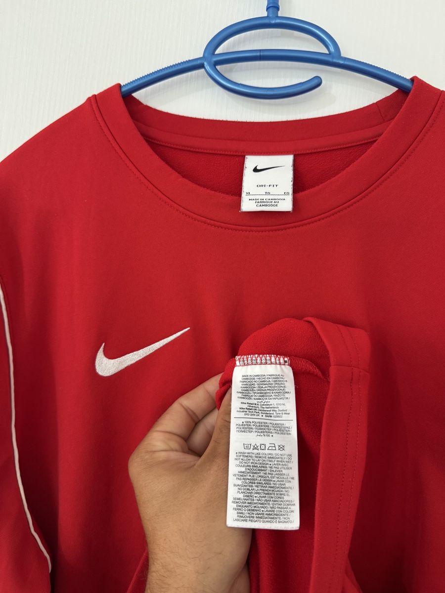 Nike Maglioni & Felpe: Nike Vintage Pullover Dri-Fit rot Grösse XL Basic – Usato da Wetzikon ZH venduto da Jan_wojt 4