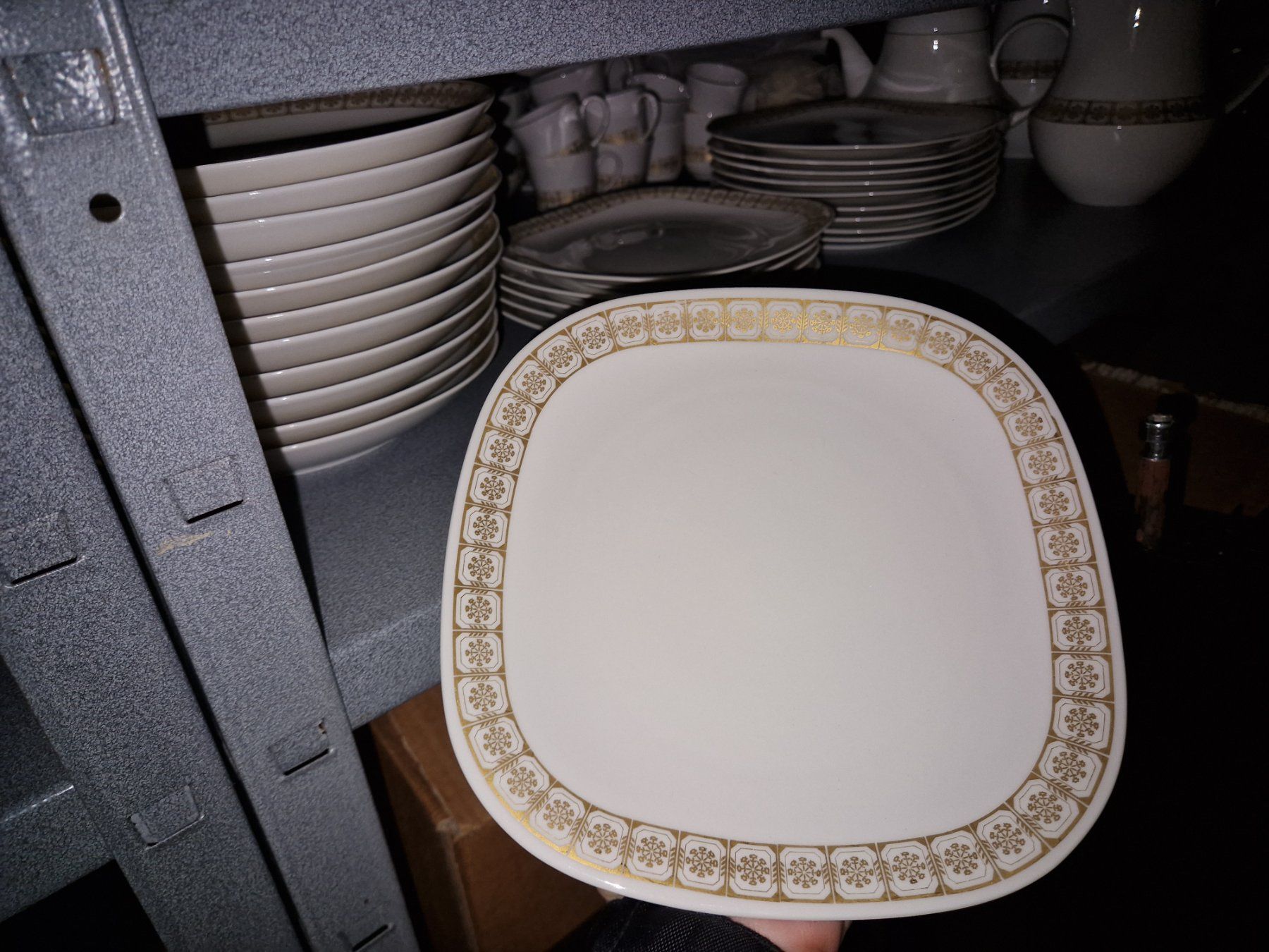 Set di piatti: Tafelservice Suisse Langenthal – Usato da Zürich venduto da Dana_71