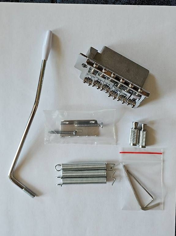 Strumenti musicali: Stratocaster Guitar Tremolo – Nuovo (secondo la descrizione) da Lausanne venduto da ale_6c5g