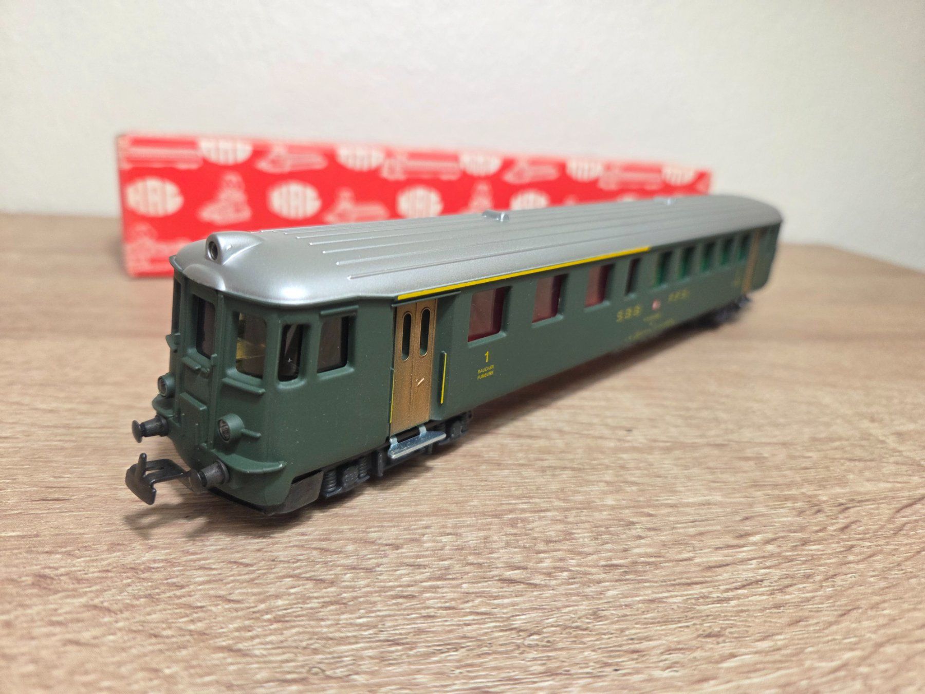 Hag Modellini di ferrovie: Hag 421 Steuerwagen 1/2.Kl SBB H0 – Usato da St-Aubin-Sauges venduto da Lo_Go
