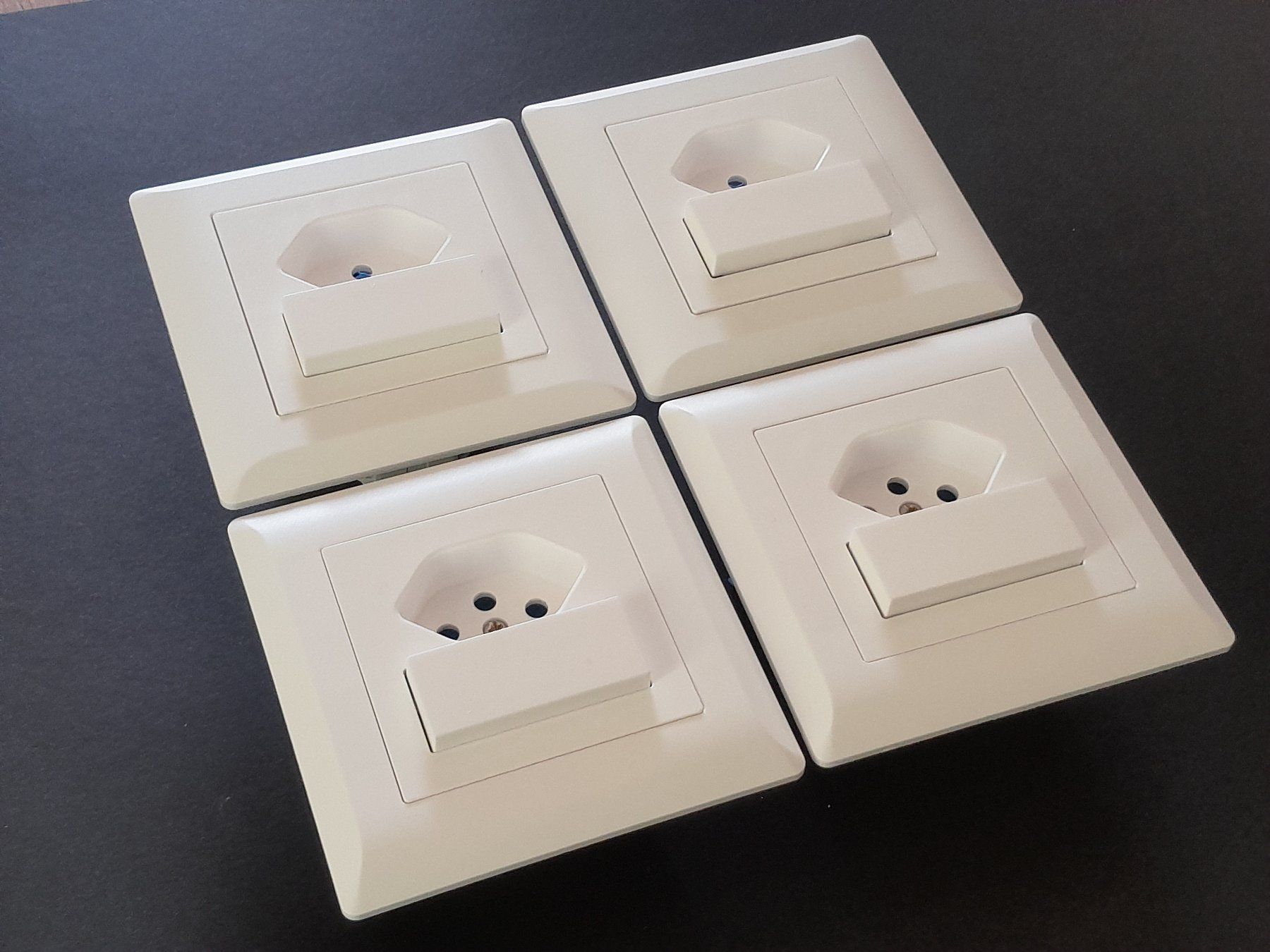 Hager Stecker: Hager kallysto.line Kleinkombination, 4 Stk. – Gebraucht aus Zürich von raphahello 2